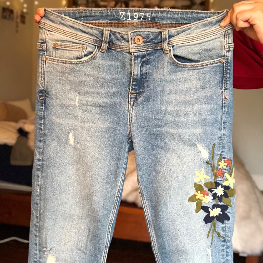zara embroidered denim jeans